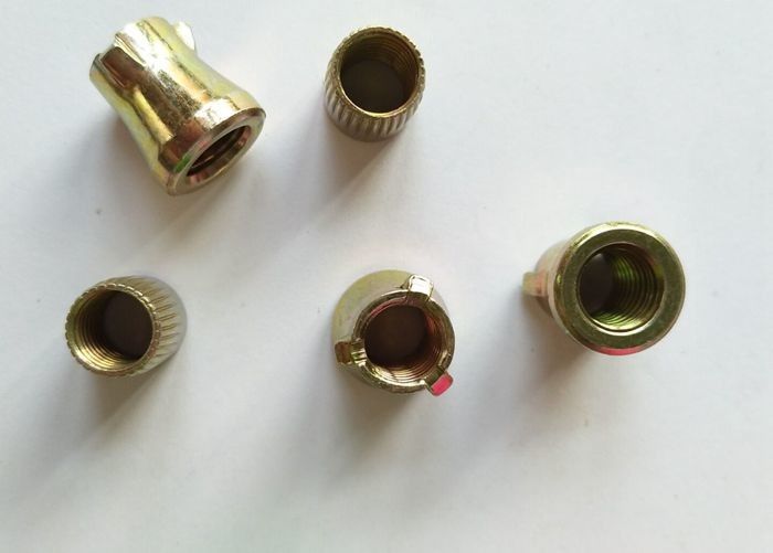Het gele Zink plateerde Bevestigend de Nootgebruik van het KleurenKoolstofstaal op de Bouten van het de Moeilijke situatieanker van 3PCS/4PCS-